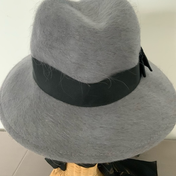 Never worn grey cashmere and wool hat. Gwenn Pennington design - Picture 3 of 8